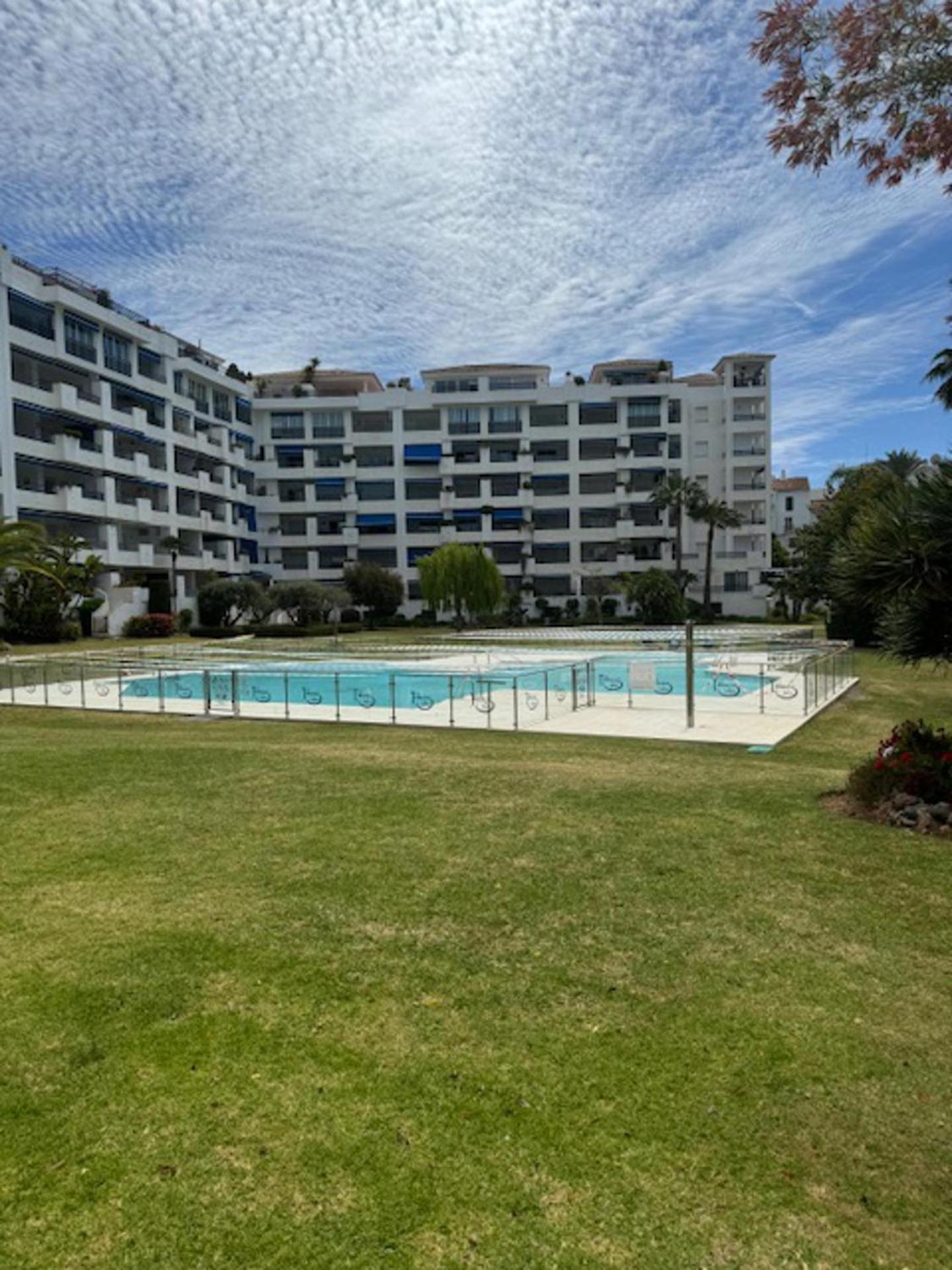 Luxurious Apartment In Puerto Banus マルベーリャ エクステリア 写真